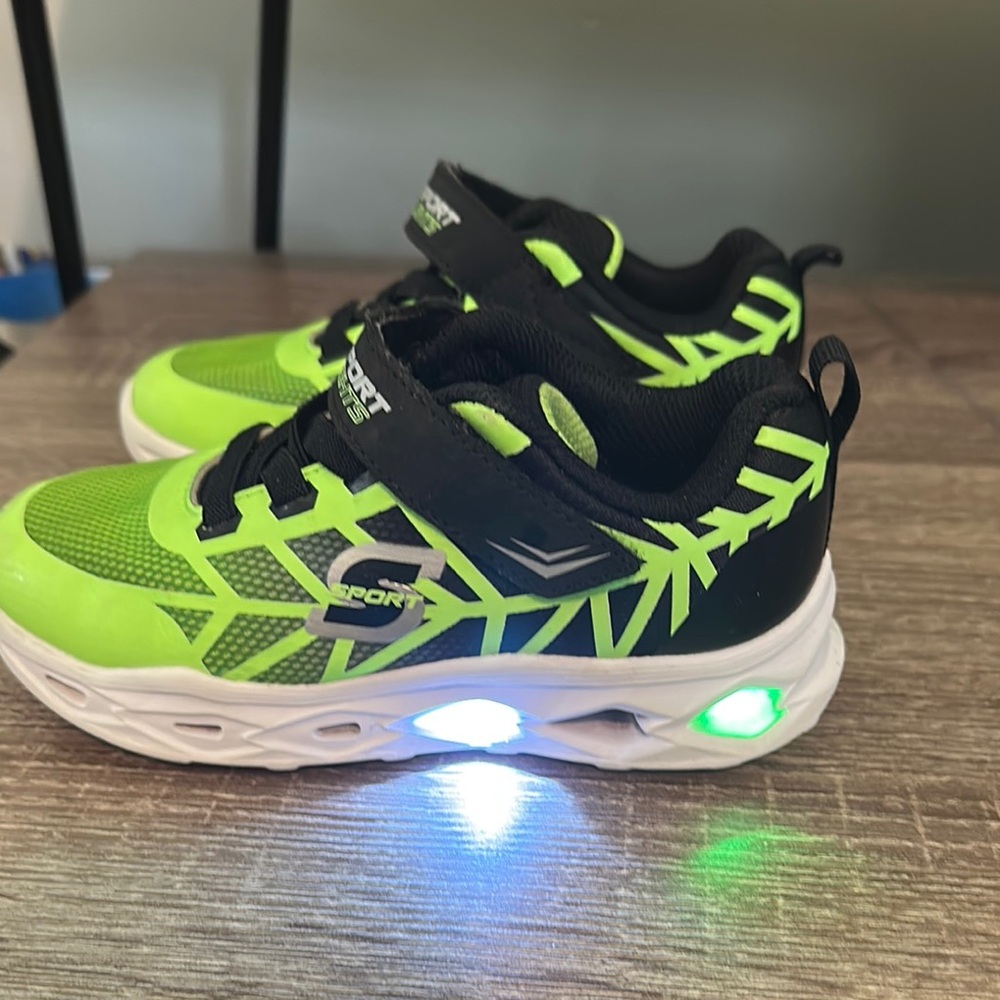 Skechers Green and Black Sneakers with Breathable Mesh - Picture 2 of 4